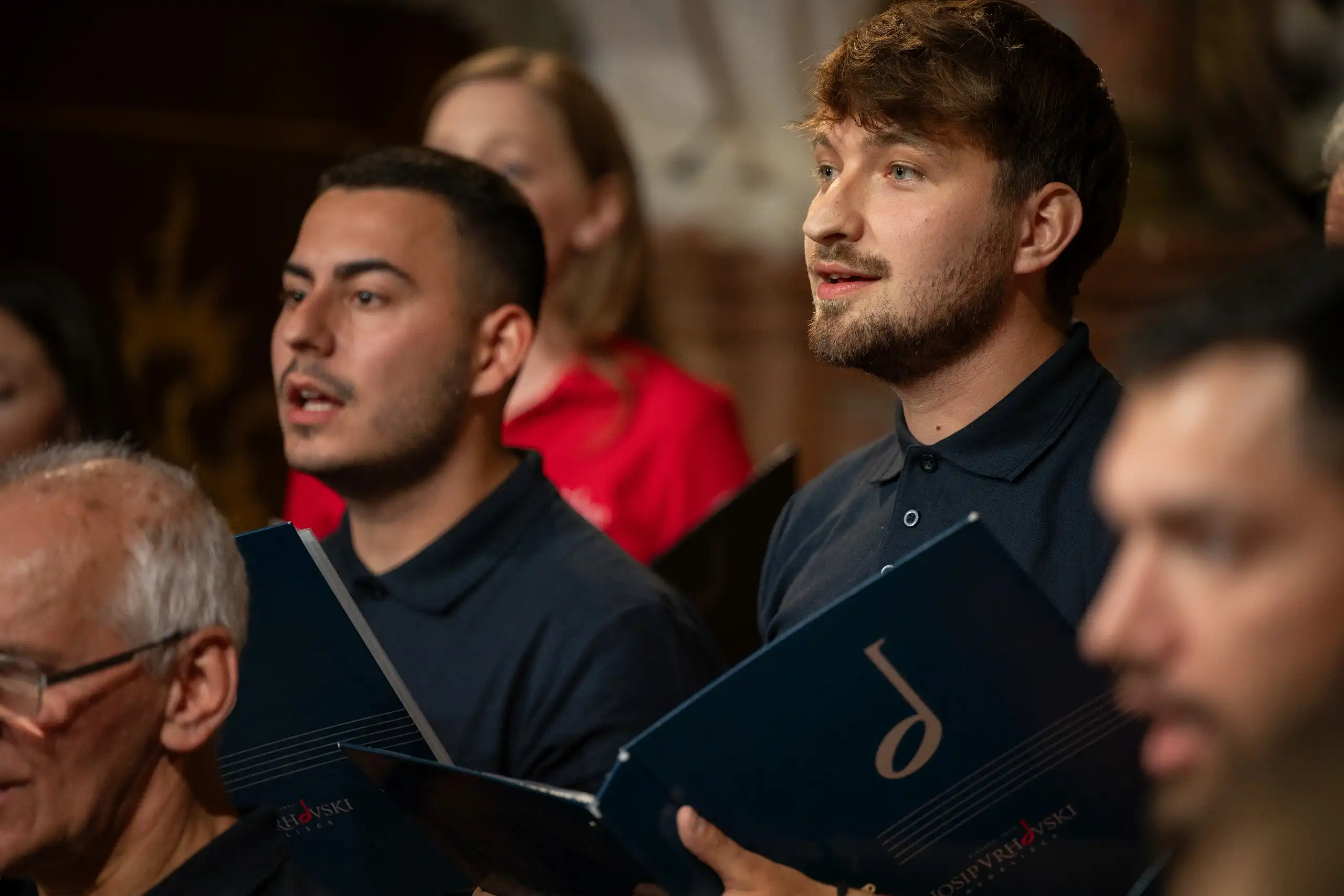 Pjevački zbor ‘Josip Vrhovski’ iz Bratislave s ponosom donosi srebrnu plaketu (5) Pjevački zbor ‘Josip Vrhovski’ iz Bratislave s ponosom donosi srebrnu plaketu (5)