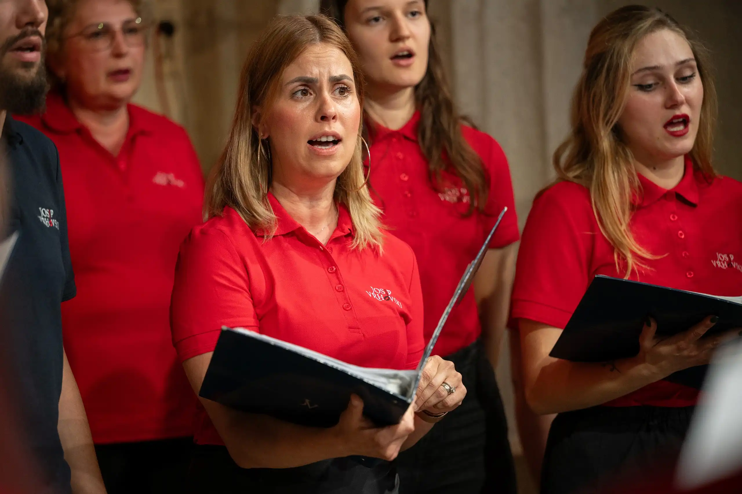 MAGDALENIĆ KĆER Pjevački zbor ‘Josip Vrhovski’ iz Bratislave s ponosom donosi srebrnu plaketu (6) MAGDALENIĆ KĆER Pjevački zbor ‘Josip Vrhovski’ iz Bratislave s ponosom donosi srebrnu plaketu (6)