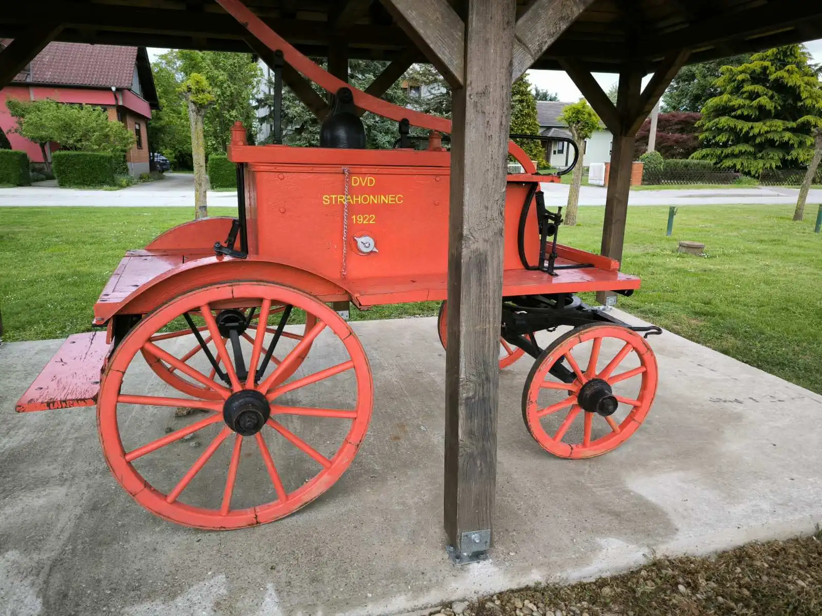 Podizanje majge u Strahonincu (11) Podizanje majge u Strahonincu (11)