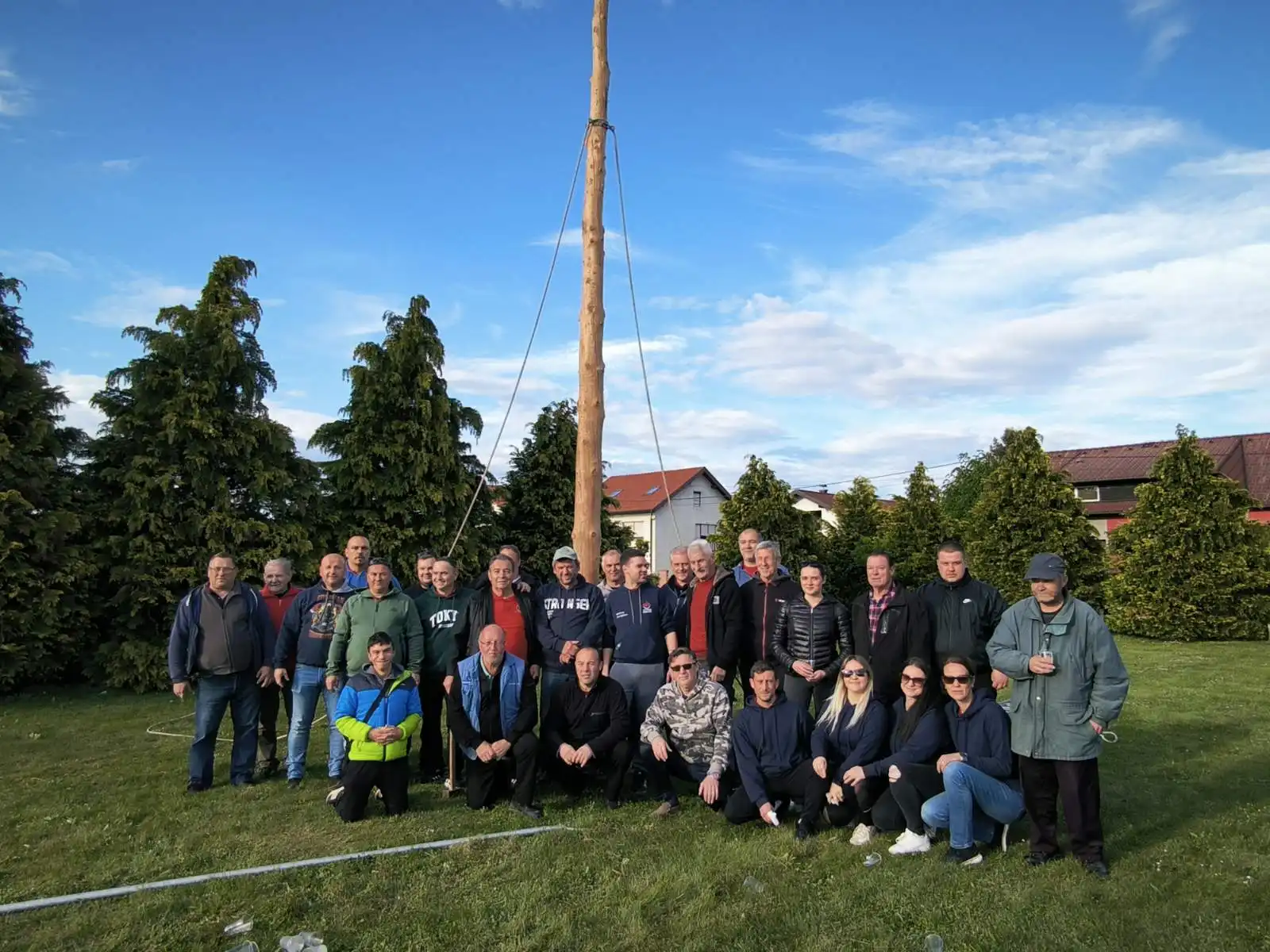 Podizanje majge u Strahonincu (3) Podizanje majge u Strahonincu (3)