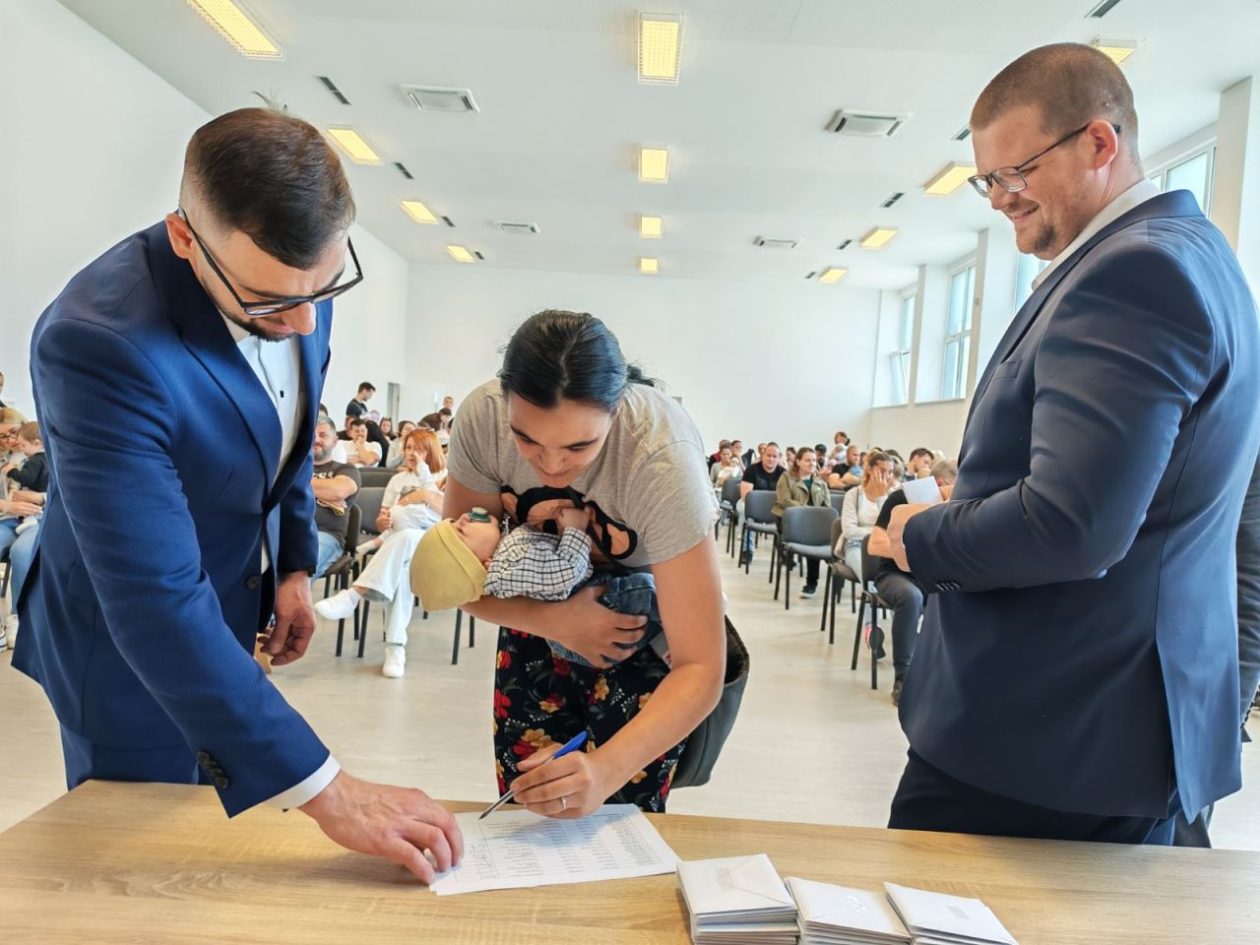 Podjela bonova za novorođenčad macinec 2026 (14)