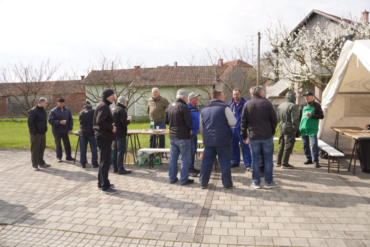 Podjela ribica veliki petak nedelišće (22) Podjela ribica veliki petak nedelišće (22)