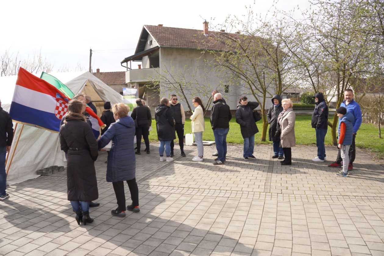 Podjela ribica veliki petak nedelišće (23) Podjela ribica veliki petak nedelišće (23)