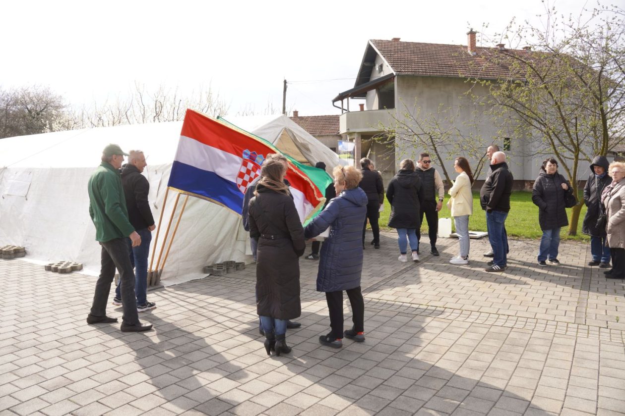Podjela ribica veliki petak nedelišće (24) Podjela ribica veliki petak nedelišće (24)