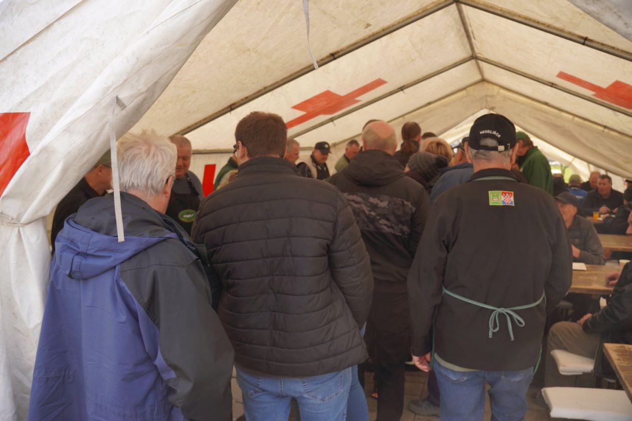 Podjela ribica veliki petak nedelišće (4) Podjela ribica veliki petak nedelišće (4)