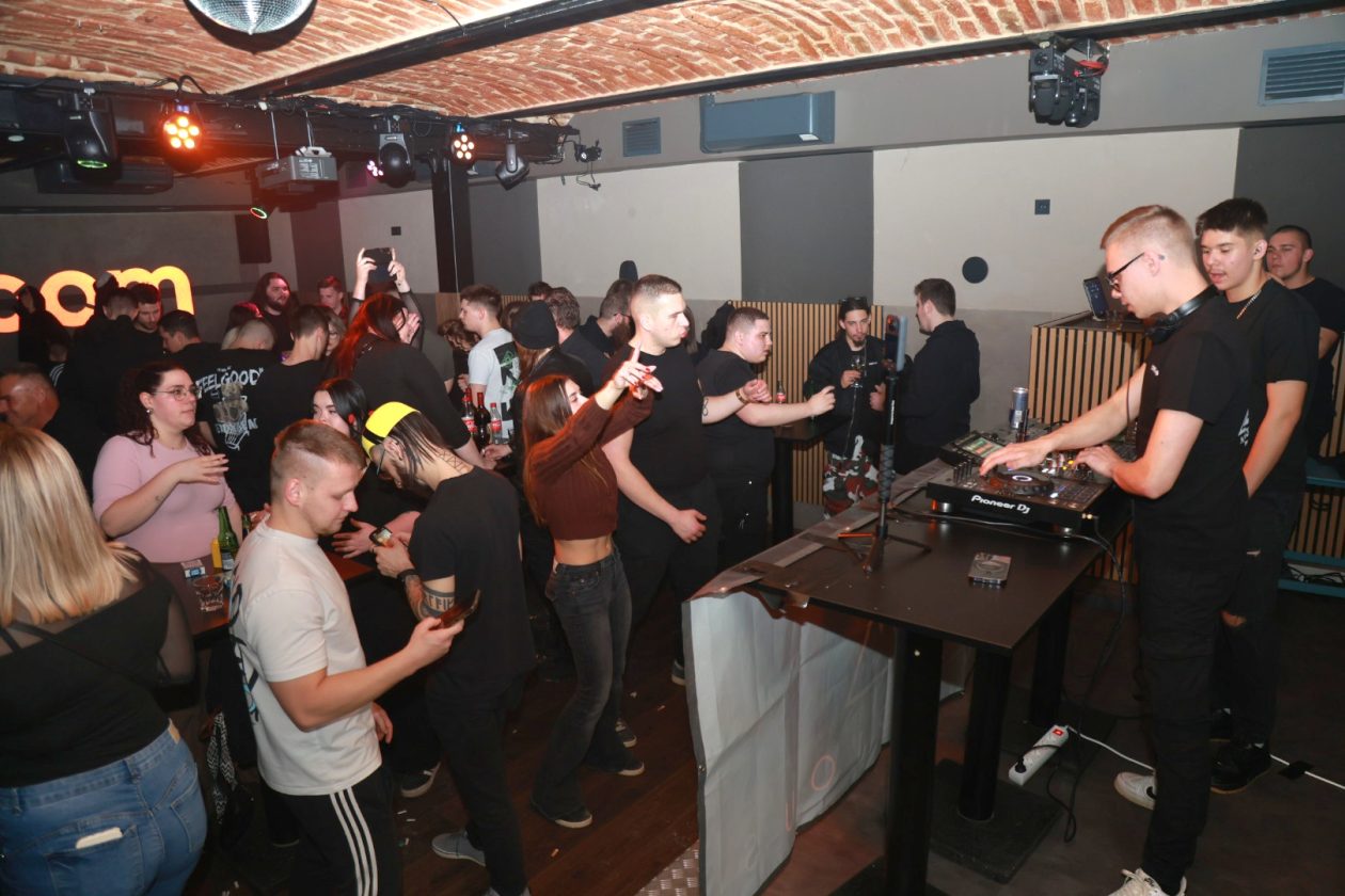 Podroom party (10) Podroom party (10)