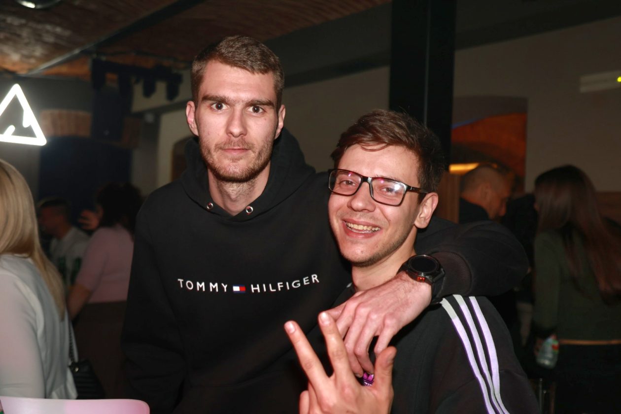 Podroom party (2) Podroom party (2)