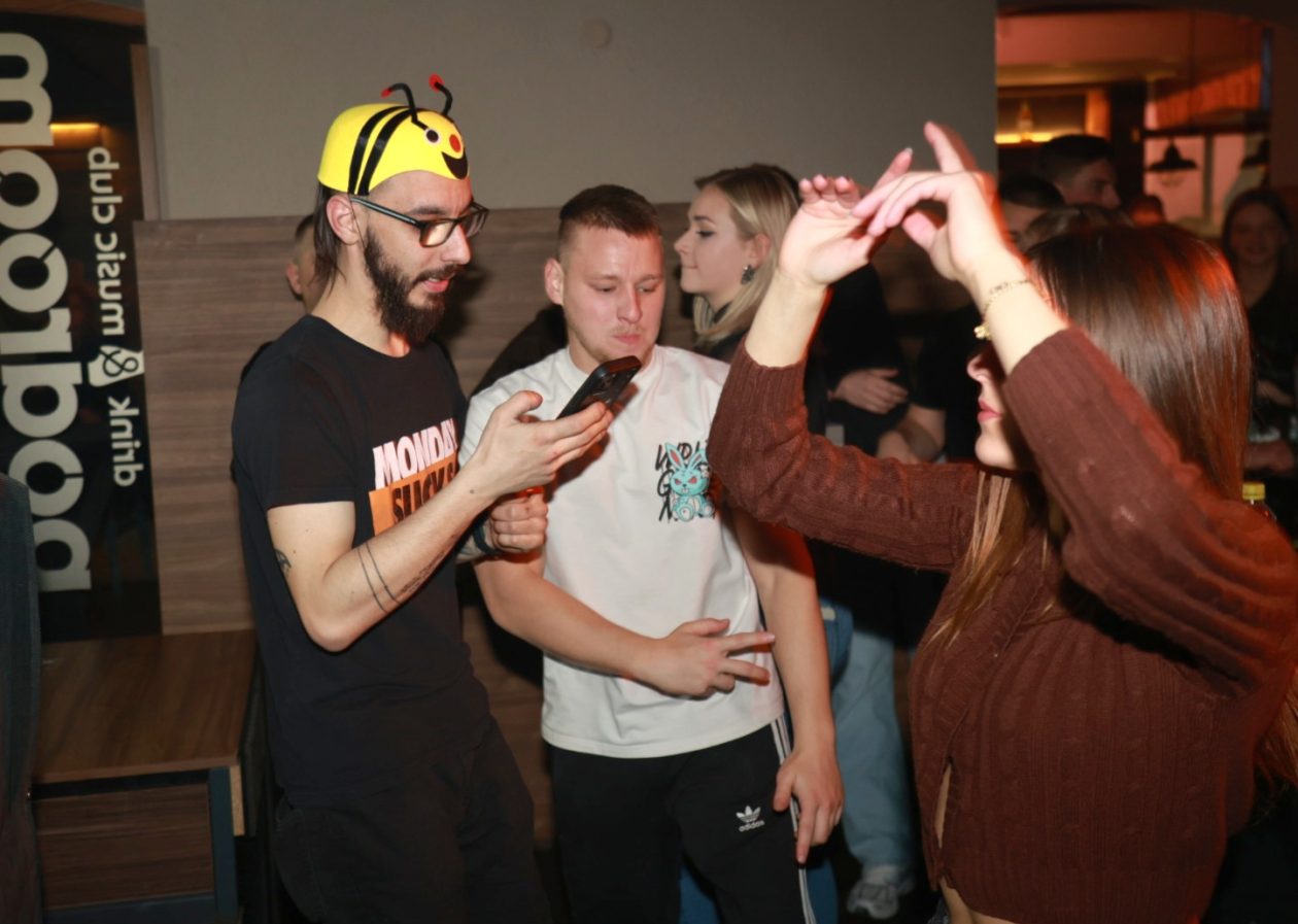 Podroom party (6) Podroom party (6)