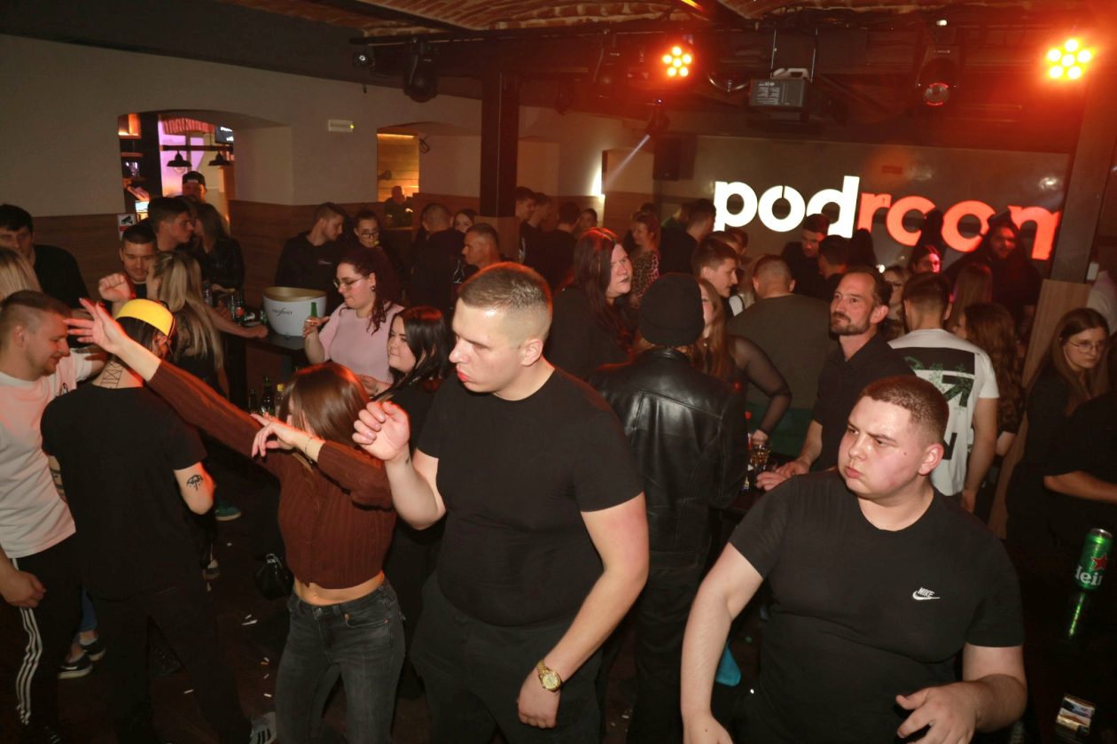 Podroom party (7) Podroom party (7)