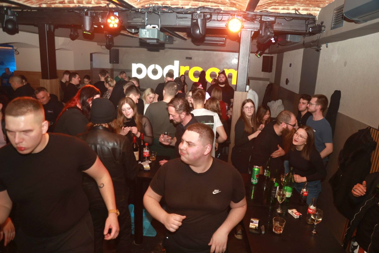 Podroom party (8) Podroom party (8)