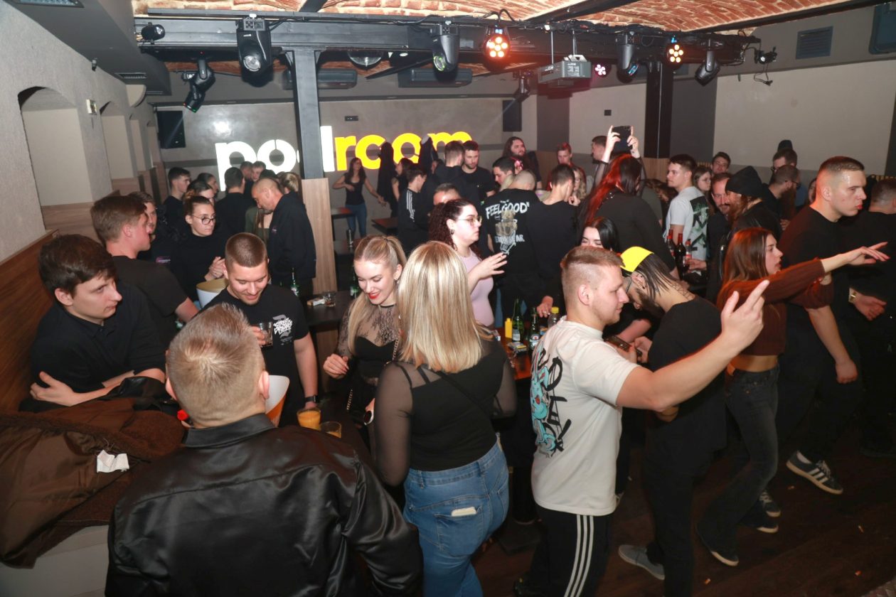 Podroom party (9) Podroom party (9)