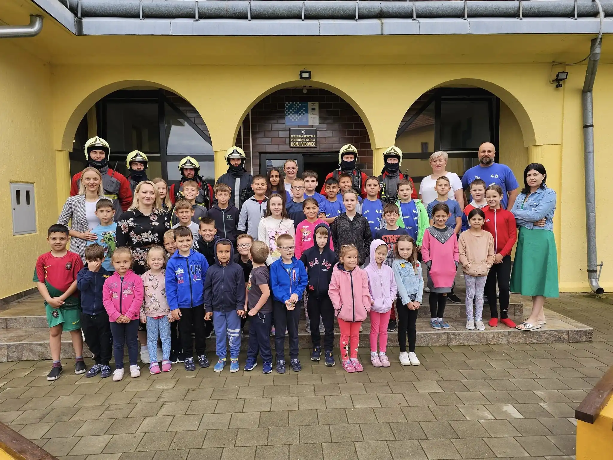 Područna škola Donji Vidovec 2024 evakuacijska vatrogasna vježba (1) Područna škola Donji Vidovec 2024 evakuacijska vatrogasna vježba (1)