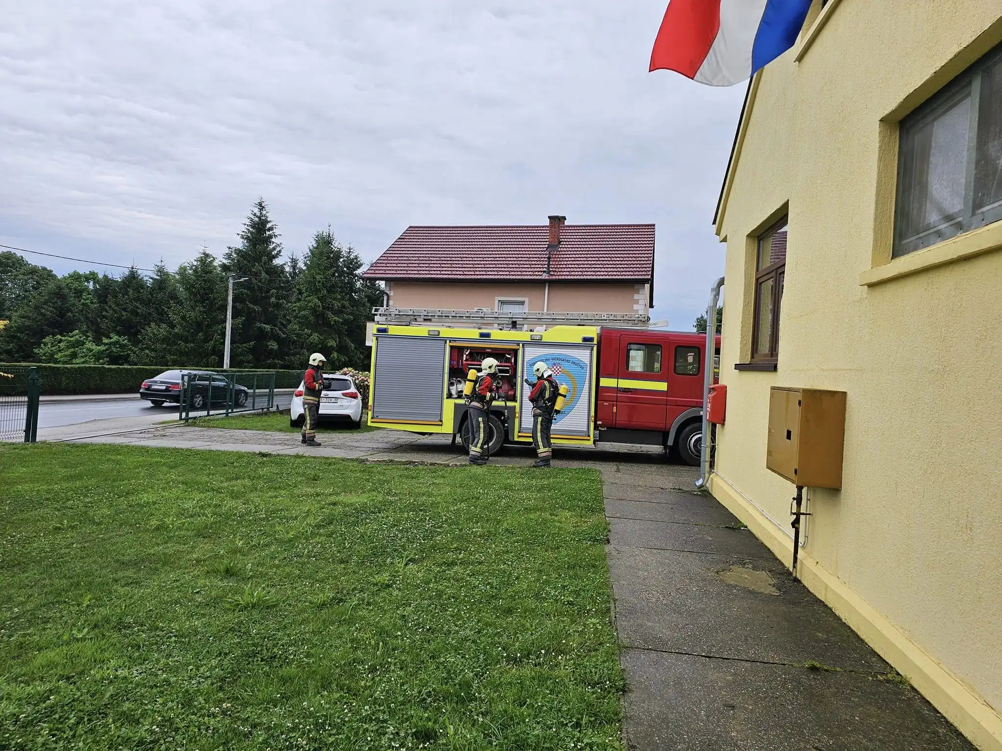 Područna škola Donji Vidovec 2024 evakuacijska vatrogasna vježba (3) Područna škola Donji Vidovec 2024 evakuacijska vatrogasna vježba (3)