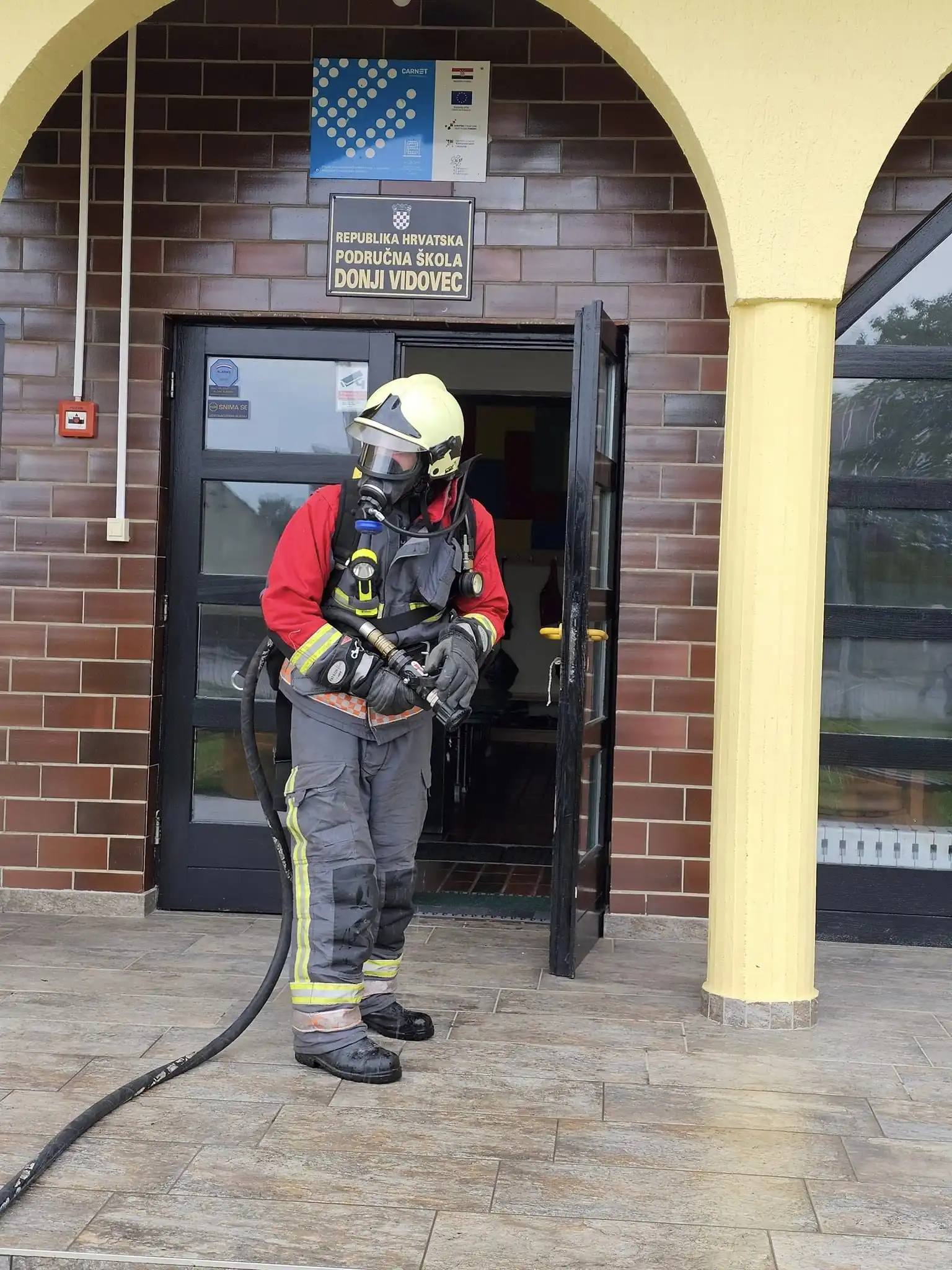 Područna škola Donji Vidovec 2024 evakuacijska vatrogasna vježba (4) Područna škola Donji Vidovec 2024 evakuacijska vatrogasna vježba (4)