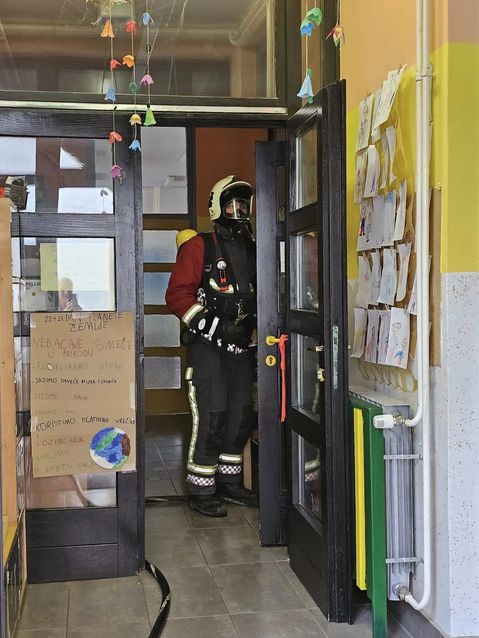 Područna škola Donji Vidovec 2024 evakuacijska vatrogasna vježba (6) Područna škola Donji Vidovec 2024 evakuacijska vatrogasna vježba (6)