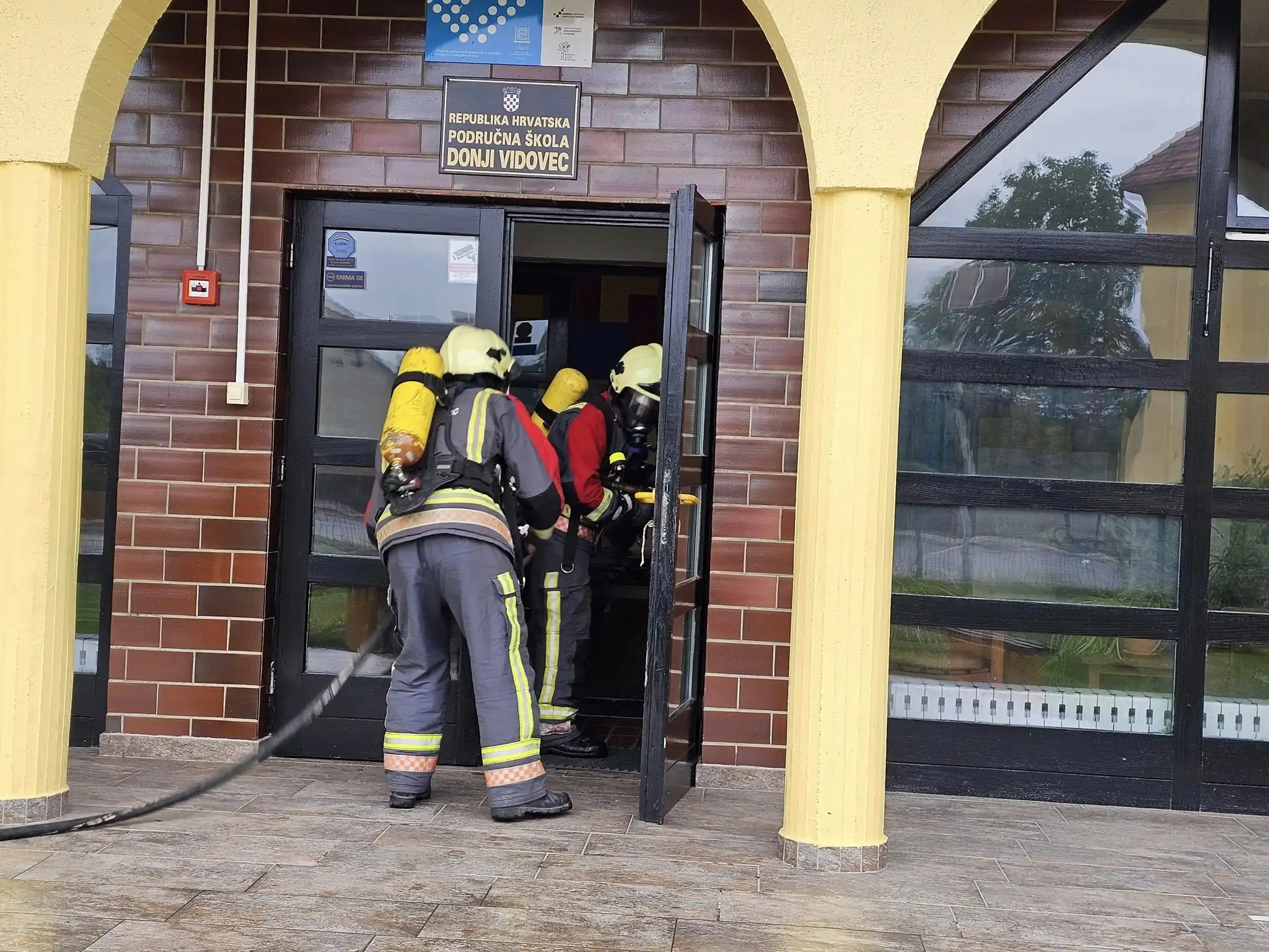 Područna škola Donji Vidovec 2024 evakuacijska vatrogasna vježba (7) Područna škola Donji Vidovec 2024 evakuacijska vatrogasna vježba (7)