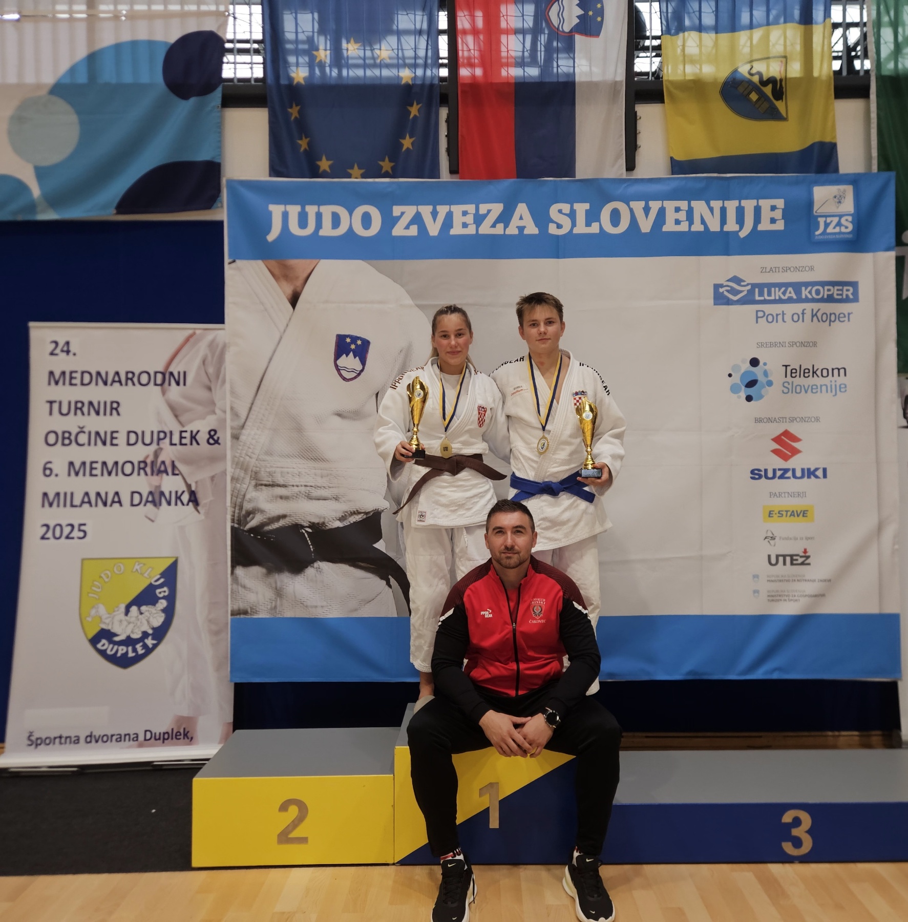 Pokal dupleka. Nika i Jona zlatni Pokal dupleka. Nika i Jona zlatni