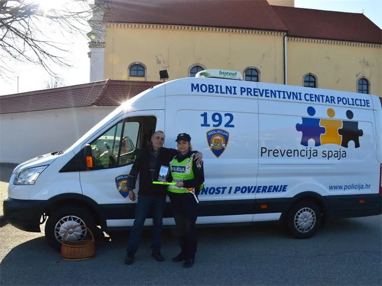 Policija – akcija (12) Policija – akcija (12)