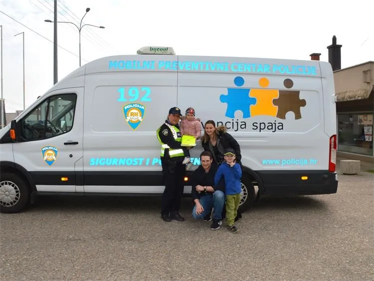 Policija – akcija (8) Policija – akcija (8)