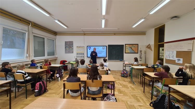 Policija educirala međimurske petaše o pravilima i opasnostima u prometu! (5)