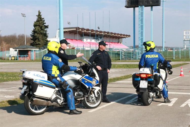 Policija ilustracija motor PU međimurska (10) Policija ilustracija motor PU međimurska (10)