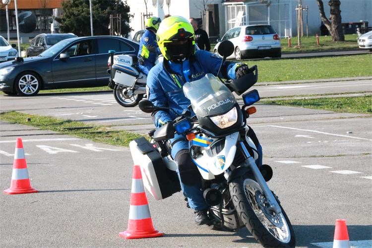 Policija ilustracija motor PU međimurska (14) Policija ilustracija motor PU međimurska (14)