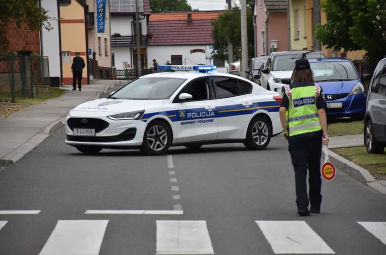 Policija, prometna, ilustracija, nesreća, blokada, cesta, promet