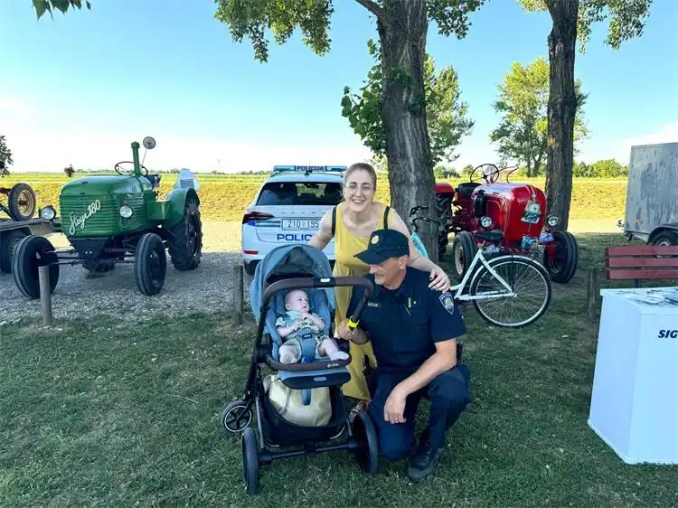 Posjetiteljima ‘Lova na labuđe pero’ predstavljene preventivne aktivnosti međimurske policije (6) Posjetiteljima ‘Lova na labuđe pero’ predstavljene preventivne aktivnosti međimurske policije (6)