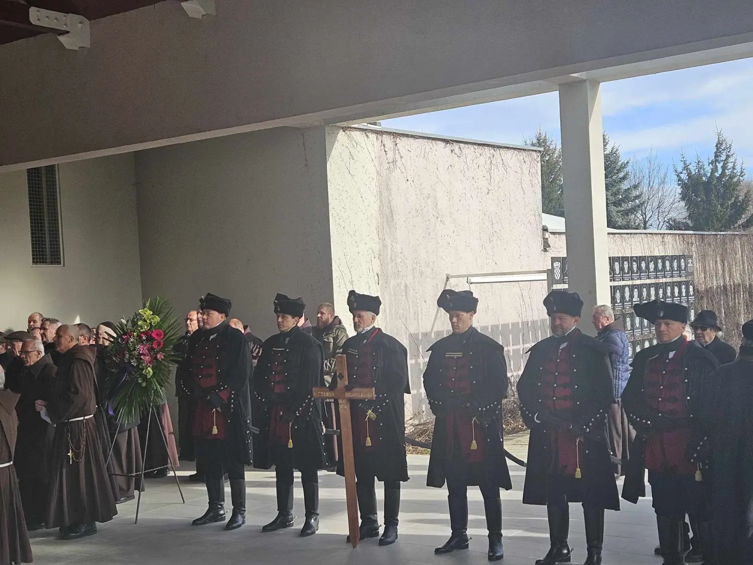 Posljednji ispraćaj omiljenog svećenika fra Stanka Belobrajdić (2) Posljednji ispraćaj omiljenog svećenika fra Stanka Belobrajdić (2)