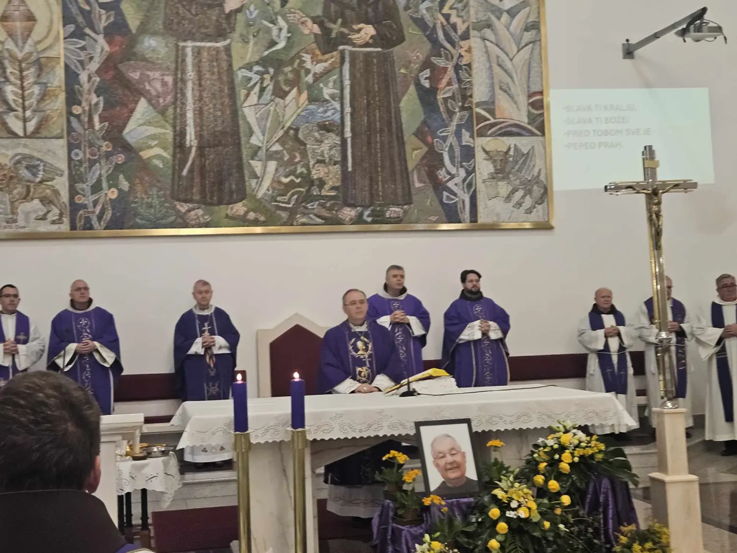 Posljednji ispraćaj omiljenog svećenika fra Stanka Belobrajdić (3) Posljednji ispraćaj omiljenog svećenika fra Stanka Belobrajdić (3)