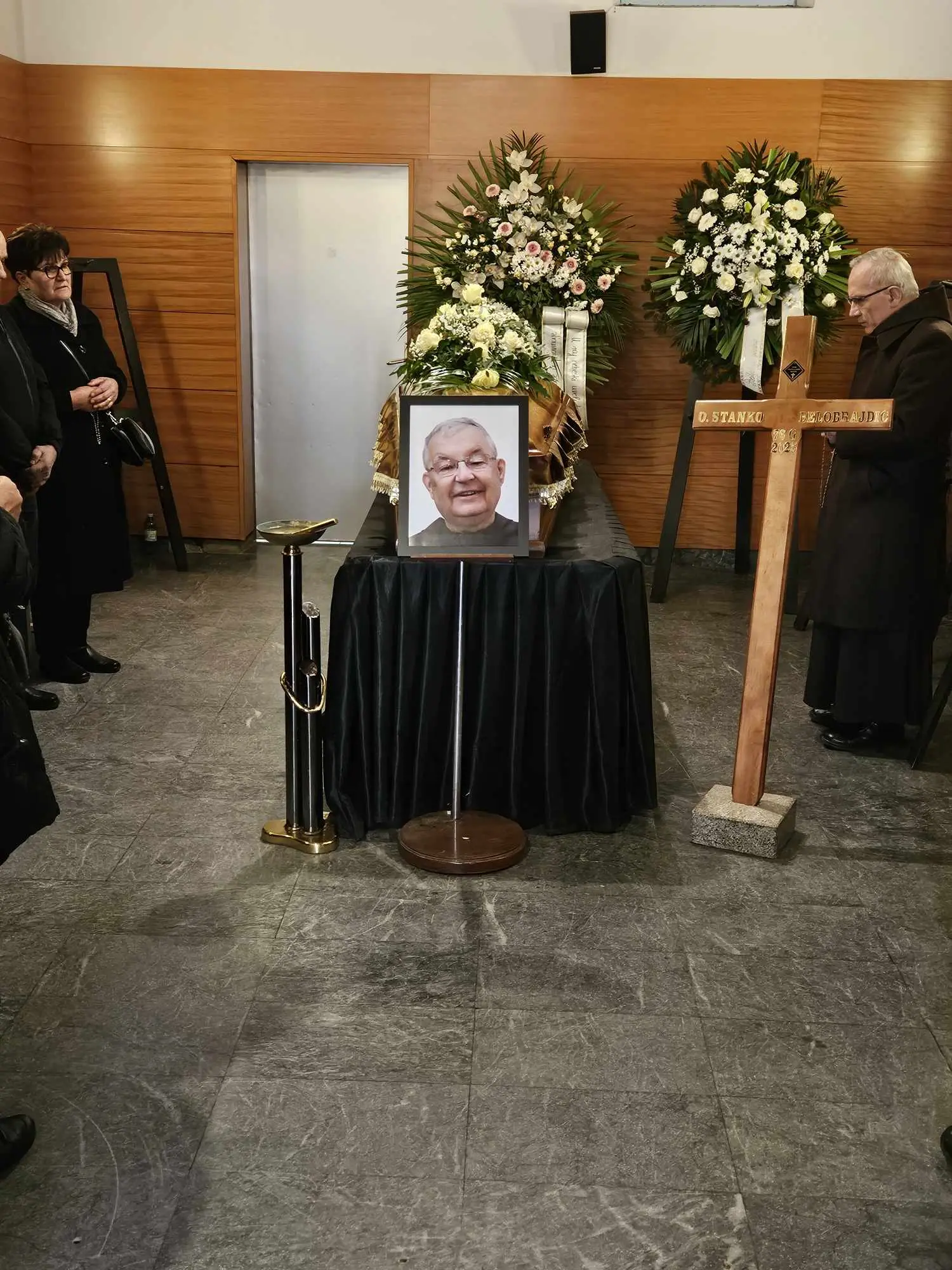 Posljednji ispraćaj omiljenog svećenika fra Stanka Belobrajdić (6) Posljednji ispraćaj omiljenog svećenika fra Stanka Belobrajdić (6)