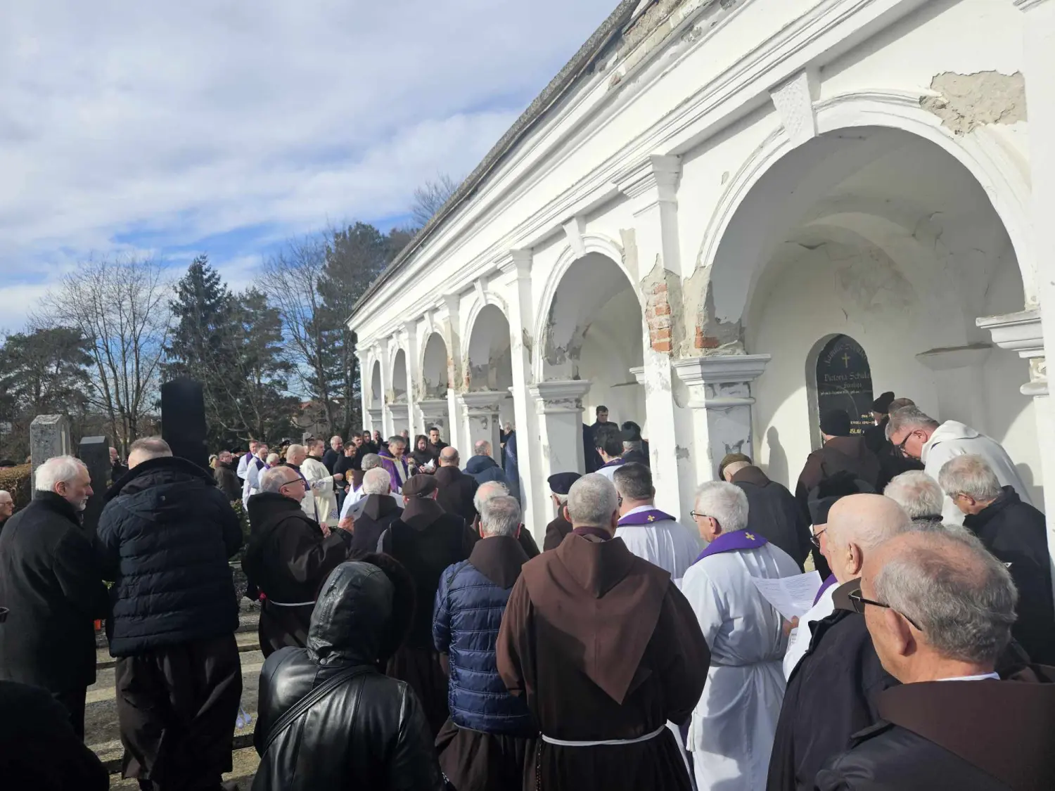 Posljednji ispraćaj omiljenog svećenika fra Stanka Belobrajdić (7) Posljednji ispraćaj omiljenog svećenika fra Stanka Belobrajdić (7)