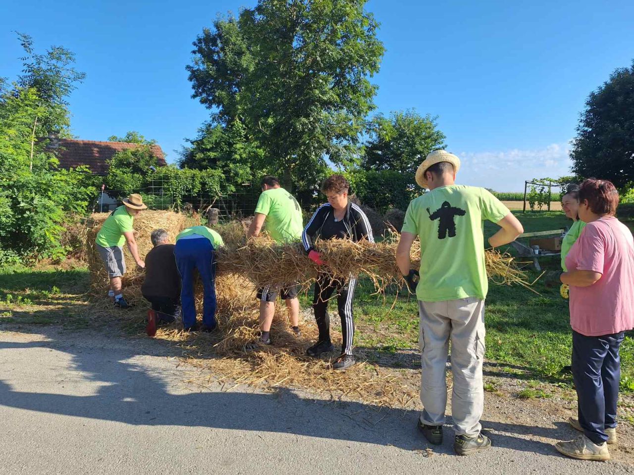 Postavljanje Pikača u Selnici (3) Postavljanje Pikača u Selnici (3)
