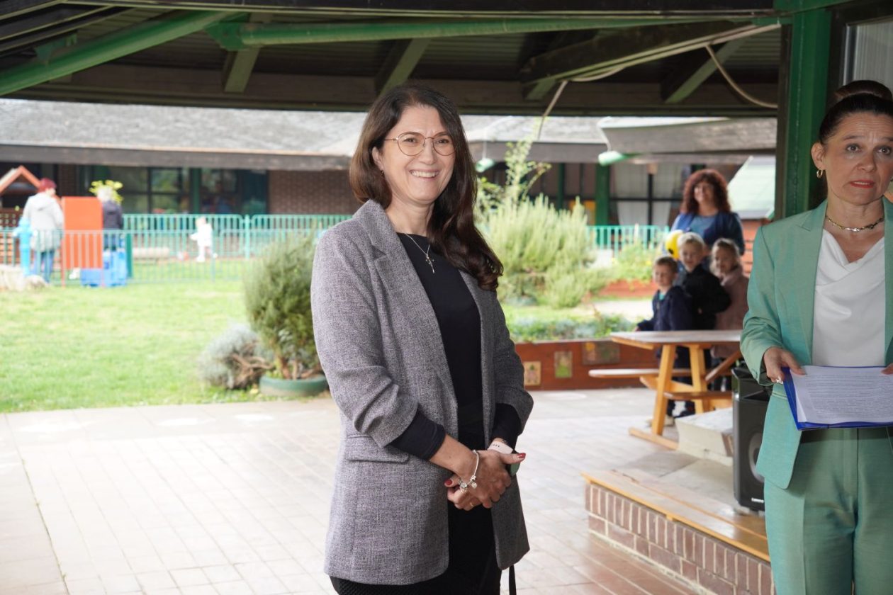 Ljerka Cividini Postavljanje komunikacijske ploče DV Cipelica (28)