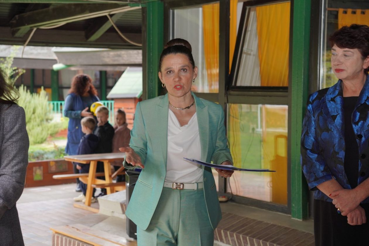 Eleonora Glavina Postavljanje komunikacijske ploče DV Cipelica (29)