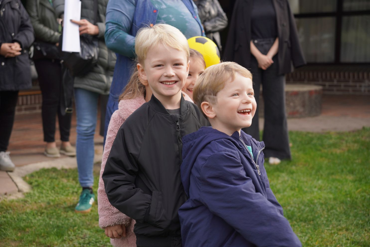 djeca Postavljanje komunikacijske ploče DV Cipelica (6)