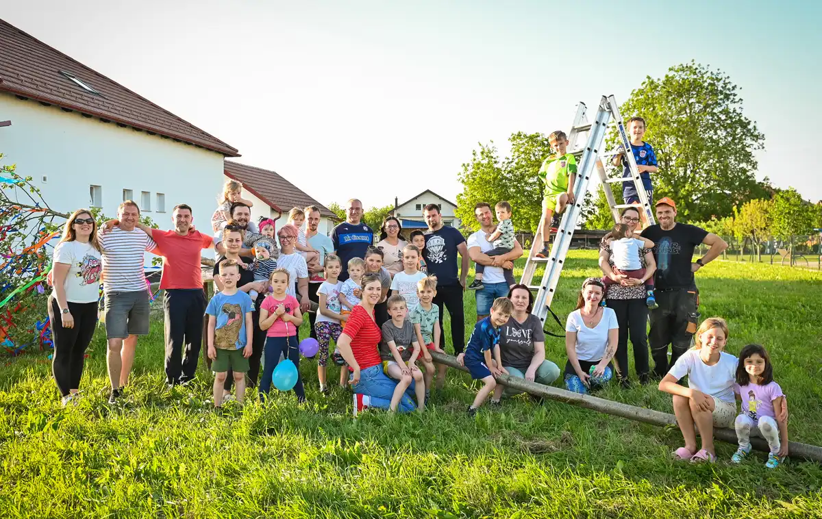 Postavljanje majge u Čehovcu (2) Postavljanje majge u Čehovcu (2)