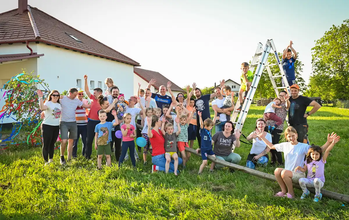 Postavljanje majge u Čehovcu (3) Postavljanje majge u Čehovcu (3)
