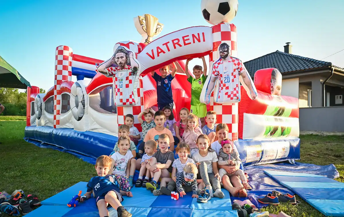 Postavljanje majge u Čehovcu (6) Postavljanje majge u Čehovcu (6)