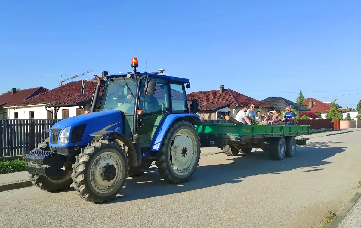 Postavljanje majge u Čehovcu (8) Postavljanje majge u Čehovcu (8)