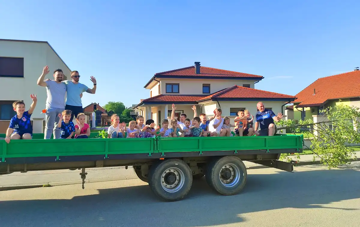 Postavljanje majge u Čehovcu (9) Postavljanje majge u Čehovcu (9)