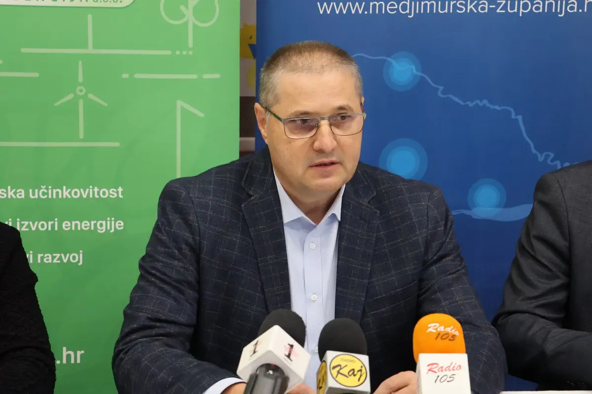 Josip Šipek, ravnatelj OŠ Strahoninec Josip Šipek, ravnatelj OŠ Strahoninec