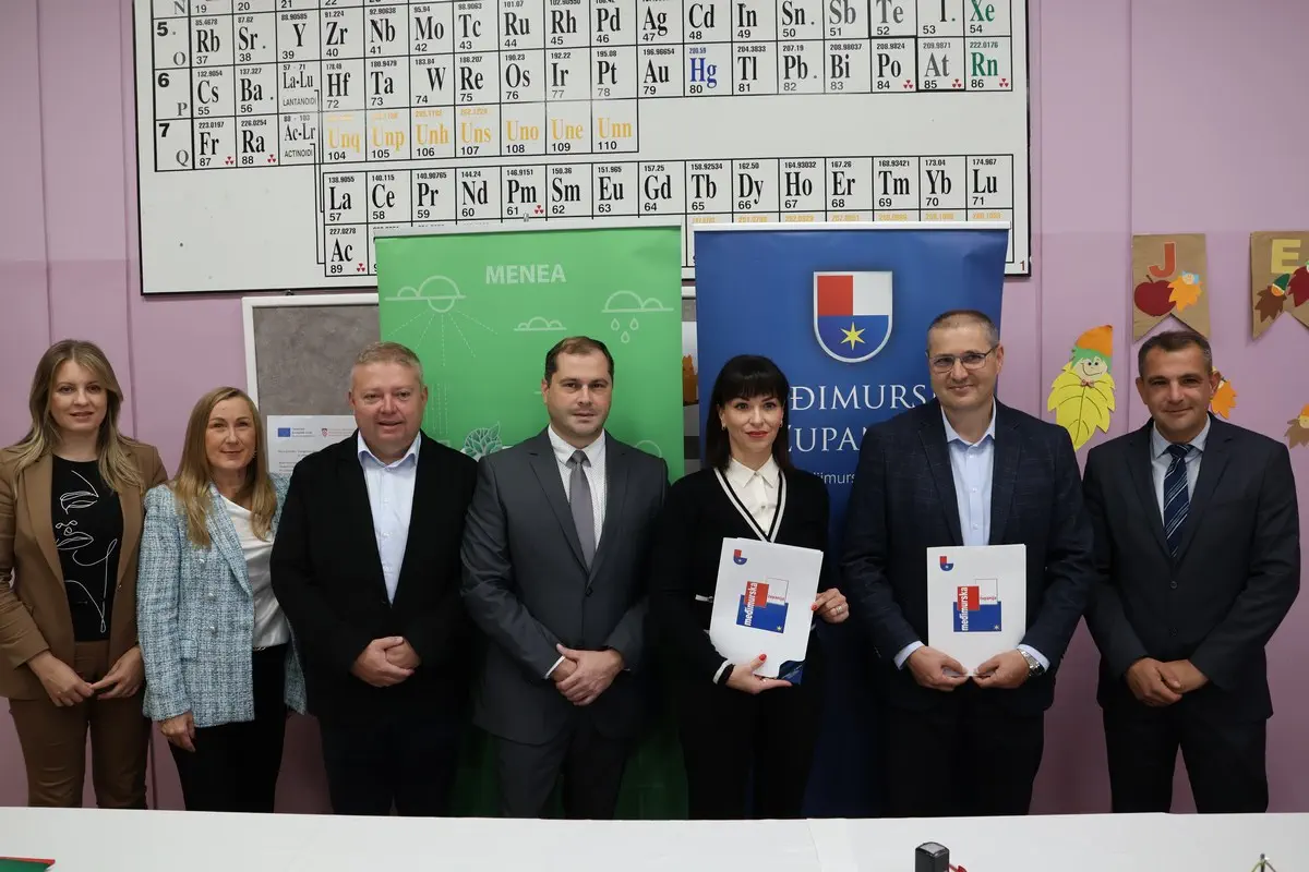 Potpisani ugovori za energetsku obnovu škola u Strahonincu i Dunjkovcu (4) Potpisani ugovori za energetsku obnovu škola u Strahonincu i Dunjkovcu (4)