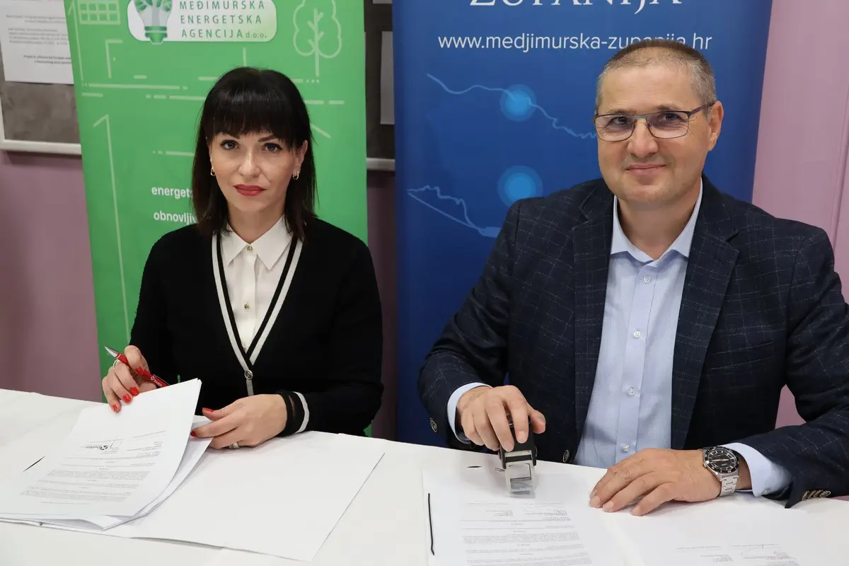 Potpisani ugovori za energetsku obnovu škola u Strahonincu i Dunjkovcu (5) Potpisani ugovori za energetsku obnovu škola u Strahonincu i Dunjkovcu (5)