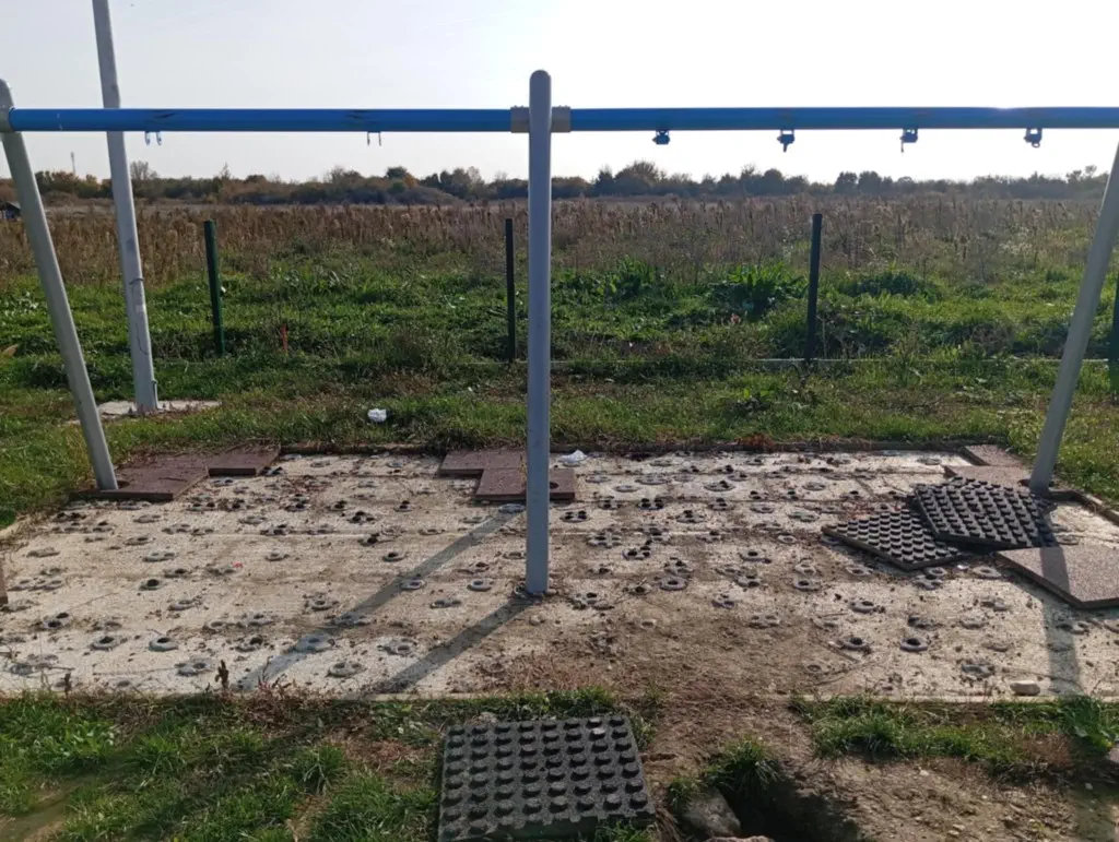 Potrgano igralište u Pribislavcu (3)