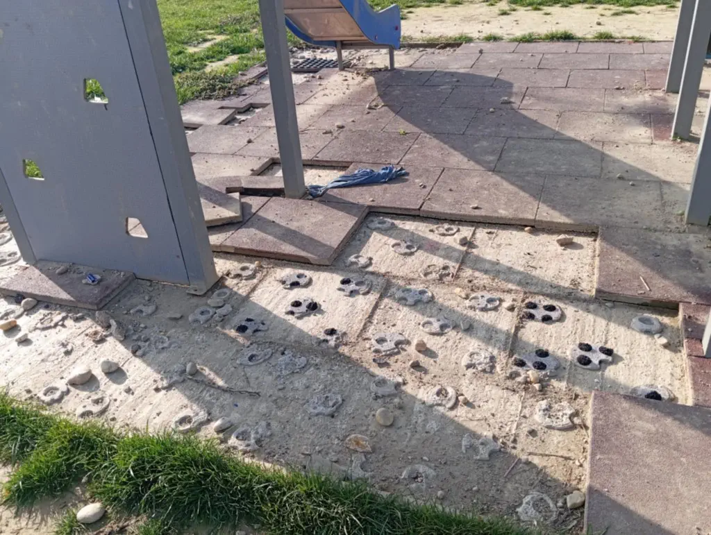 Potrgano igralište u Pribislavcu (5)