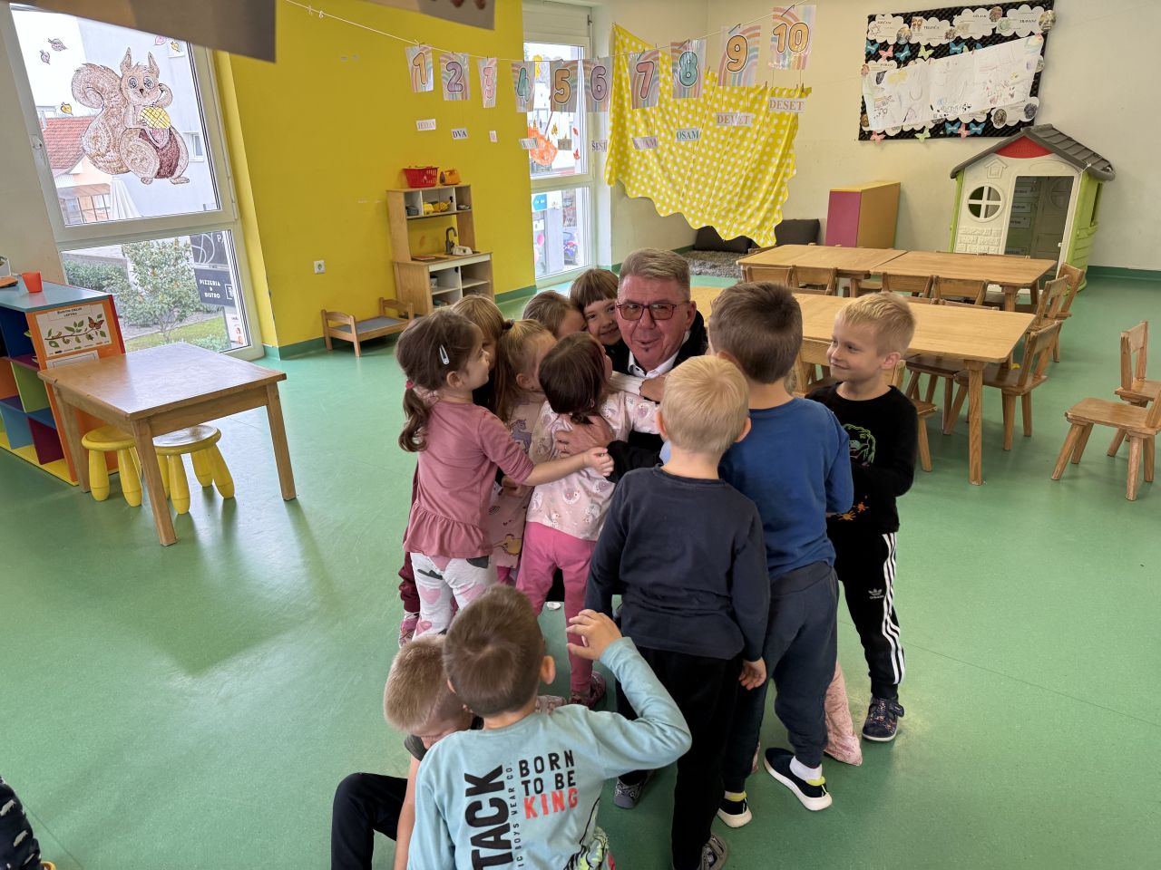 Povodom Svjetskog dana učitelja Dražen Srpak obišao školu i vrtiće u Murskom Središću (3) Povodom Svjetskog dana učitelja Dražen Srpak obišao školu i vrtiće u Murskom Središću (3)