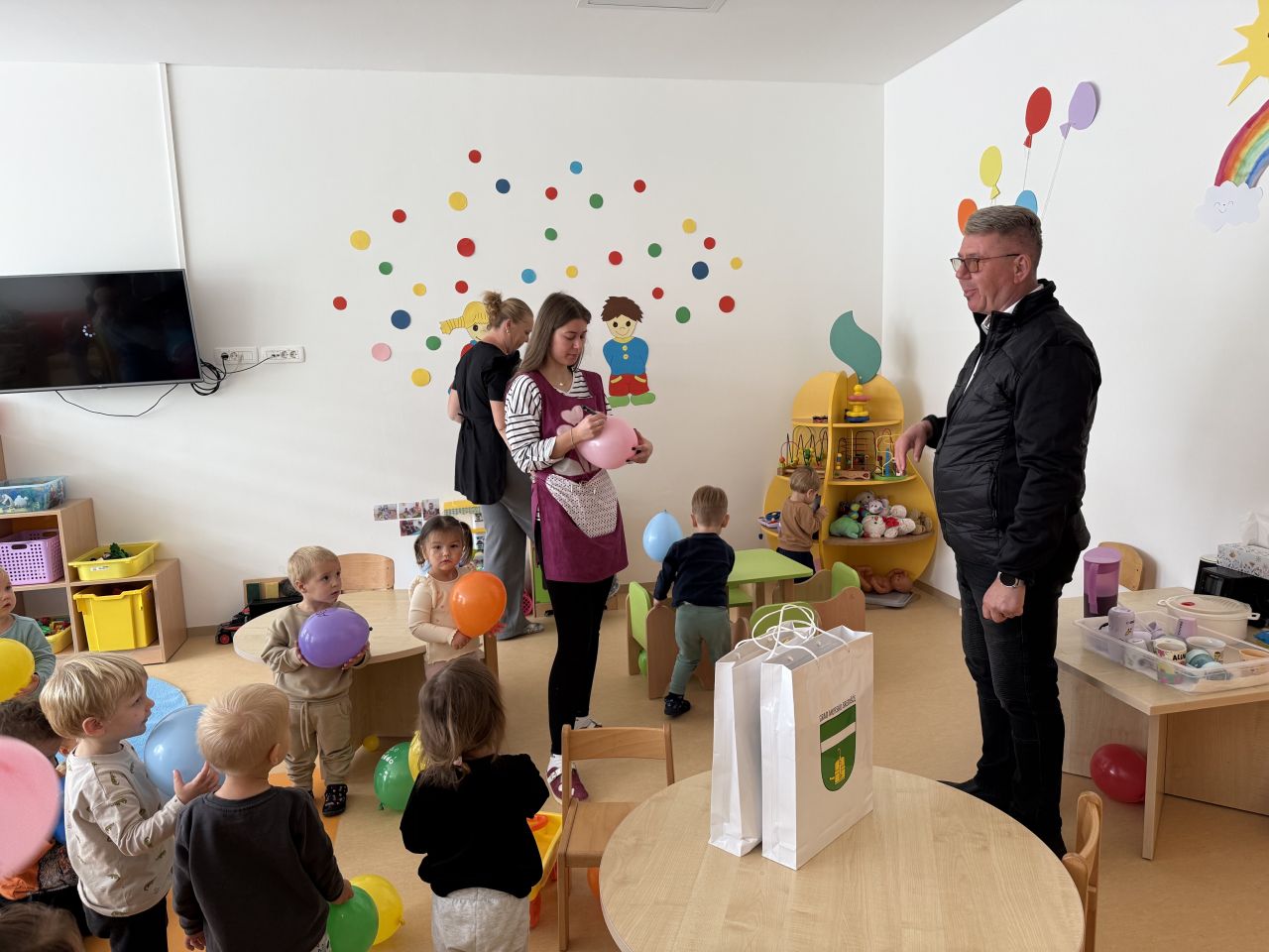 Povodom Svjetskog dana učitelja Dražen Srpak obišao školu i vrtiće u Murskom Središću (4) Povodom Svjetskog dana učitelja Dražen Srpak obišao školu i vrtiće u Murskom Središću (4)
