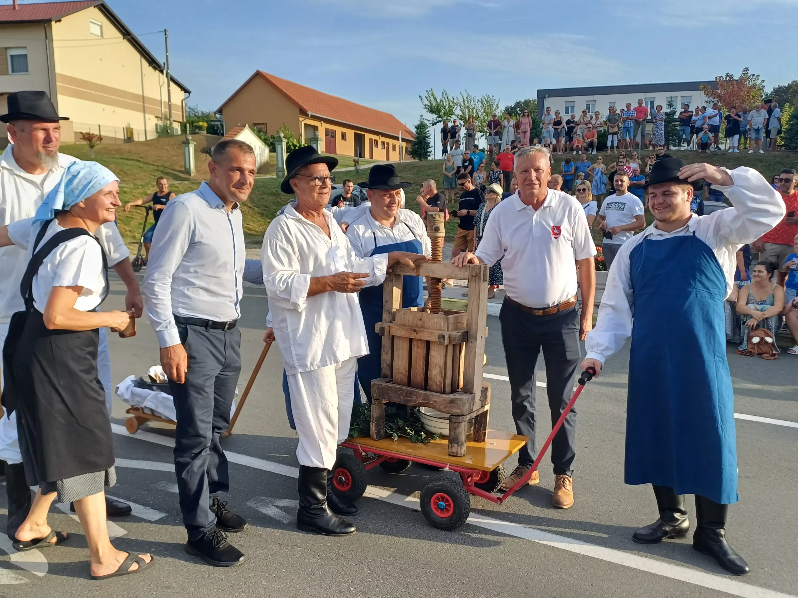 Povorka starih običaja i zanata SMNM 2024. (31)