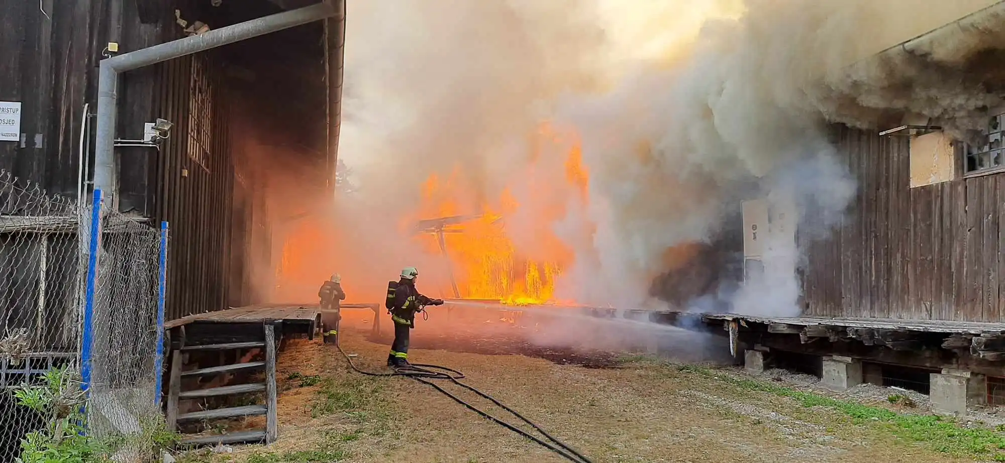 Požar u Čakovcu, gorjelo drveno skladište (2)